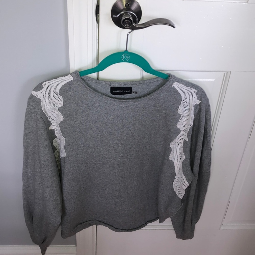 Grey long sleeve / light sweatshirt